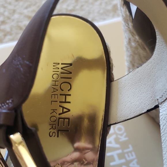 NWT Micheal Kors wedge strapped sandal size 9.5 - Picture 3 of 6